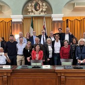 La foto di gruppo alla fine del consiglio comunale
