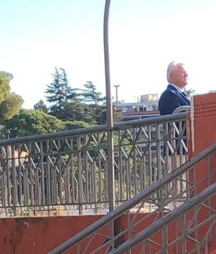 Ventimiglia: Scullino sulla passerella per un'intervista, Forza Italia “Il divieto di accesso vale per tutti eccetto lui?”