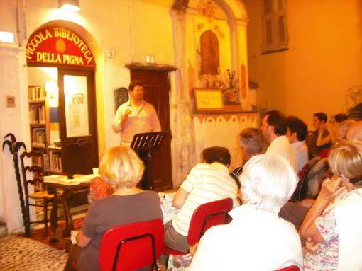 Sanremo: buon successo di partecipazione per la serata letteraria in piazza Capitolo