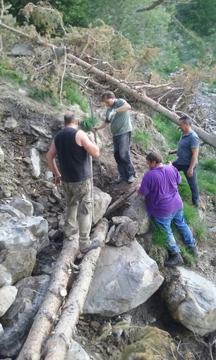 Cacciatori del Comprensorio Alpino Imperiese al lavoro sul Sentiero Passo della guardia a Triora