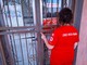 Sanremo: vandali bloccano la serratura con la colla, Cri annulla la consegna dei pacchi alimentari