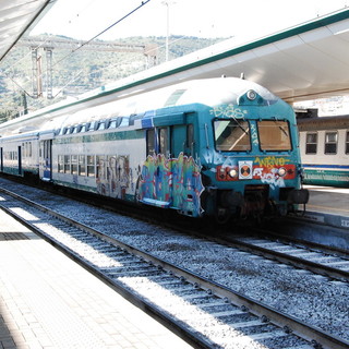 Il treno Regionale 'veloce' non si ferma a Taggia e i passeggeri sono costretti a scendere a Sanremo