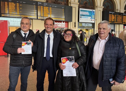 Trasporti: l'assessore Scajola alla stazione di Genova Brignole per 'Armiamoci di un sorriso'