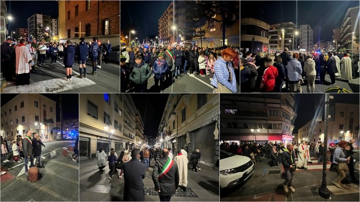 &quot;Sulla Via della Croce&quot;, folta partecipazione alla processione di Ventimiglia (Foto)