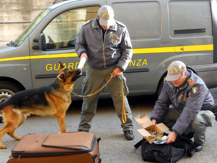 Ventimiglia: fermato alla frontiera con 108 chili tra hashish e marijuana, arrestato 24enne spagnolo