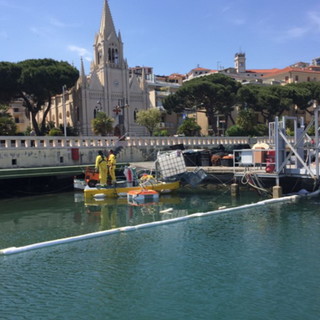 Imperia: inquinamento in porto, sequestrato lo yacht e denunciati comandante e motorista