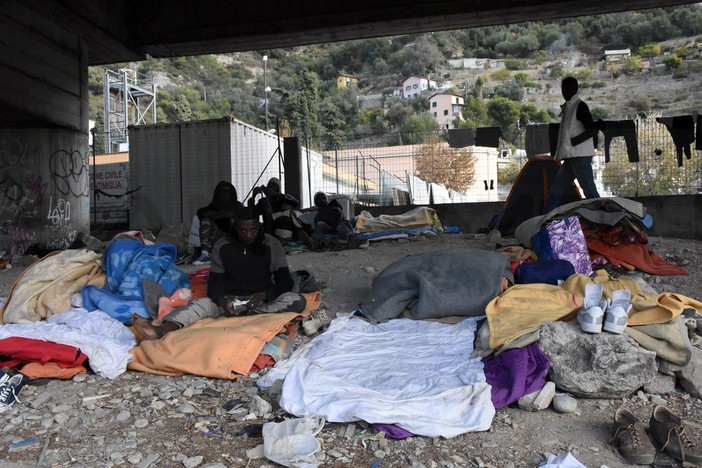 37 migranti transitati da Ventimiglia hanno denunciato maltrattamenti durante il loro soggiorno in Italia