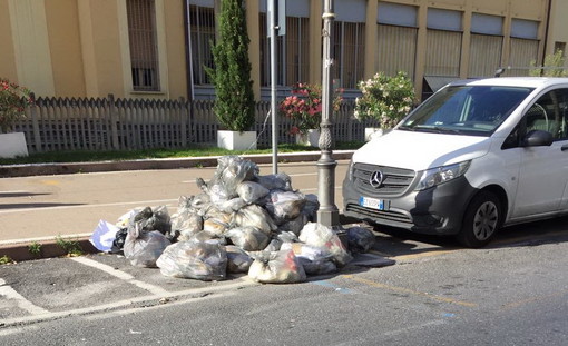 Sanremo: raccolta differenziata, una storia infinita. Una lettrice &quot;In centro servono isole ecologiche presidiate!&quot;