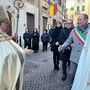 A Ventimiglia Alta inizia il Giubileo: il vescovo Suetta apre la Porta Santa in cattedrale (Foto e video)