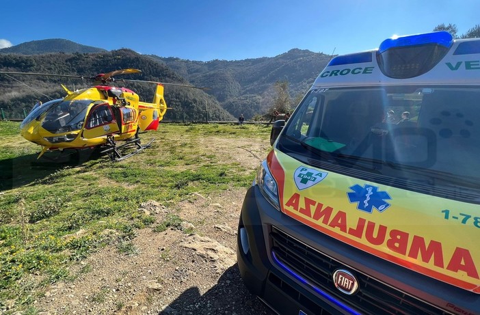 Deglio Faraldi: incidente in campagna con un trattore, 56enne soccorso da 118 ed elicottero