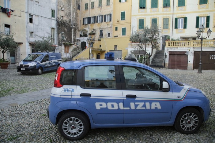 Sanremo: ruba vestiti in un negozio di via Feraldi, romeno di 34 anni denunciato dalla Polizia