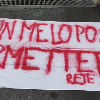 'Non me lo posso permettere': striscione degli studenti liguri protestano contro il caro scuola