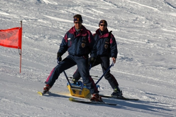 Ventimigliese di 10 anni cade sulle piste di Limone Piemonte mentre si allena: per lui frattura al femore