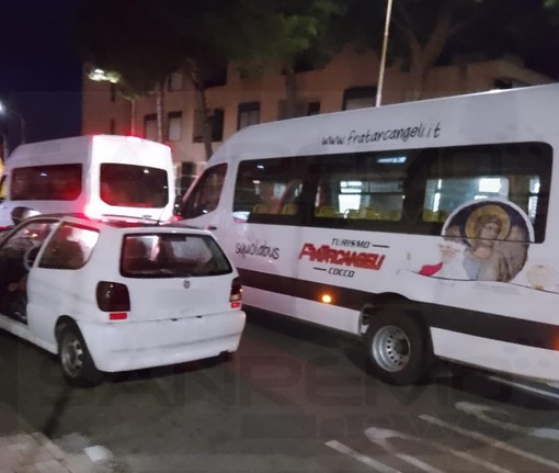 Gli scuolabus della Fratarcangeli, martedì sera ad Arma di Taggia
