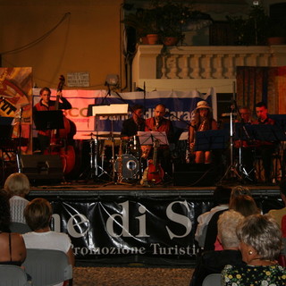 Sanremo: grande successo domenica scorsa per la serata musicale con l'orchestra 'Swing Kids'