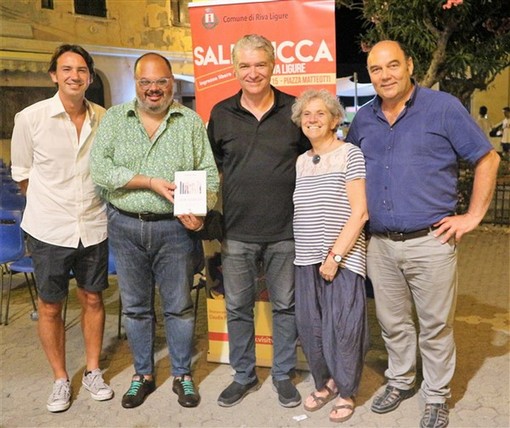 Riva Ligure: grande successo per Gioele Dix ospite ieri sera della rassegna letteraria ‘Sale in Zucca’ (Foto)