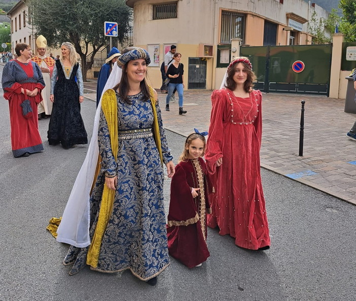 Dopo due anni di stop per la pandemia il Sestiere Burgu di Ventimiglia è tornato a Ville La Trinitè (Foto)