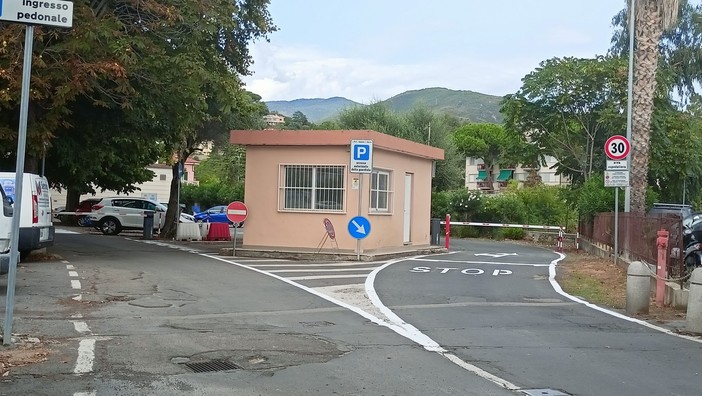 All'ospedale di Bordighera arriva la sbarra d'accesso, monitorate le entrate e le uscite (Foto e video)