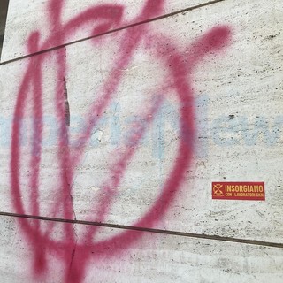 Imperia: scritte offensive sui muri della Cgil, la vicinanza e solidarietà di Rifondazione Comunista