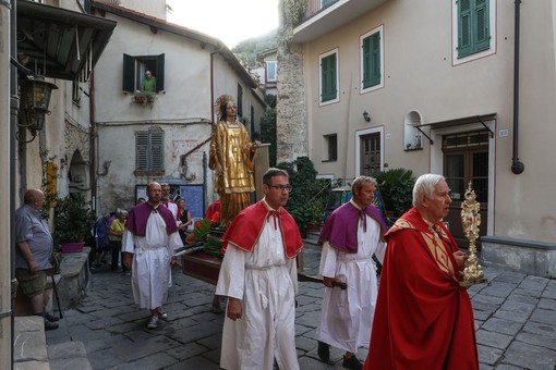 San Lorenzo, Vallebona festeggia il santo patrono con santa messa e processione (Foto)