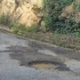 Strada tra Pompeiana e Castellaro in condizioni disastrose, le rimostranze di un lettore (Foto)