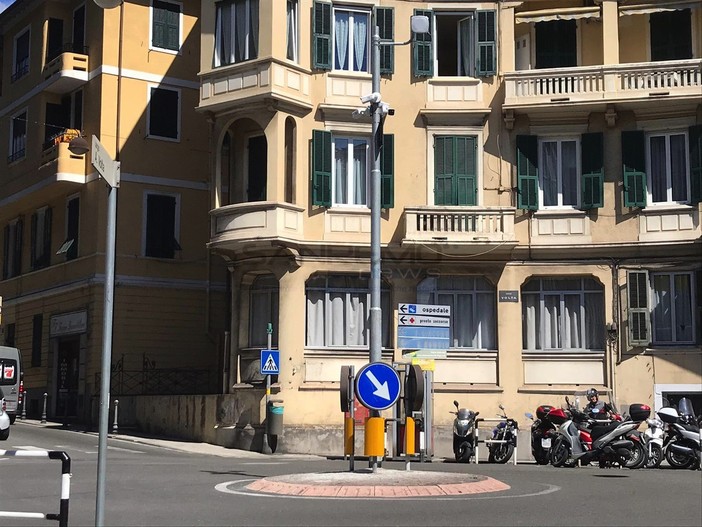 Le telecamere installate al centro del rondò Volta