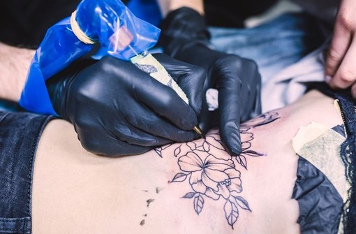 CNA Imperia forma i nuovi professionisti di tatuaggio e piercing: al via il corso igienico-sanitario a Sanremo