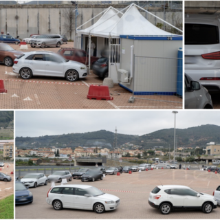 Via al nuovo drive tamponi covid nel parcheggio della stazione di Taggia, traffico sostenuto ma senza criticità