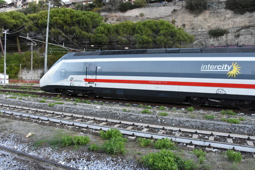 Dal 1° Aprile, 21 treni regionali in più nel fine settimana tra le località liguri e la Lombardia