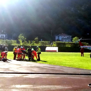 Le foto del trasbordo sull'elicottero