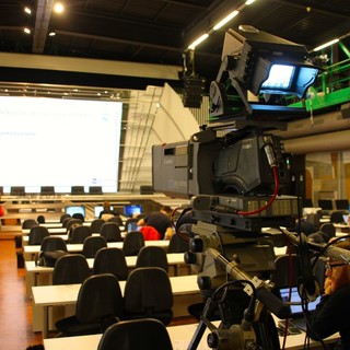 Una telecamera Rai in sala stampa