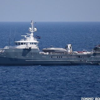 Sanremo: ieri in rada un 'Tender' davvero speciale, ecco il '6711', barca d'appoggio del 'Radiant'