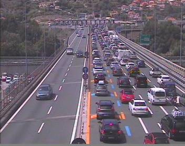 Traffico bloccato alla barriera di Ventimiglia