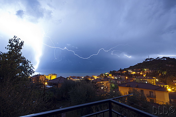 Maltempo: continua fino alle 15 l'allerta gialla per temporali su tutta la Liguria. Piogge isolate ma intense su Sanremo