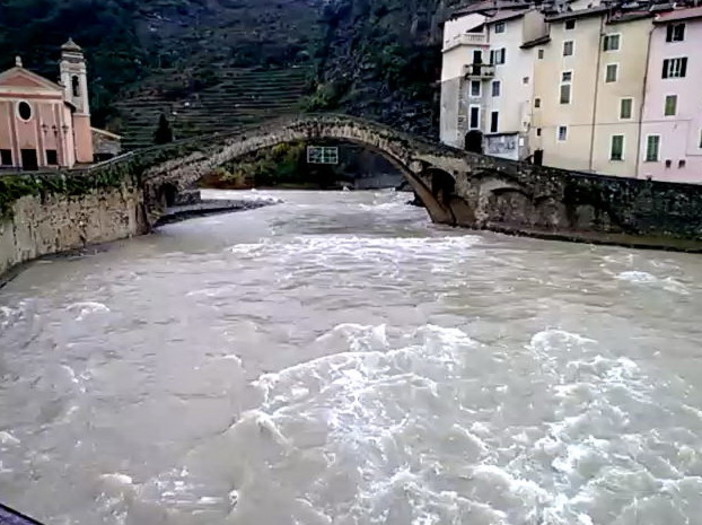 Dolceacqua: la situazione dei torrenti nel ventimigliese ed il filmato del Nervia quest'oggi