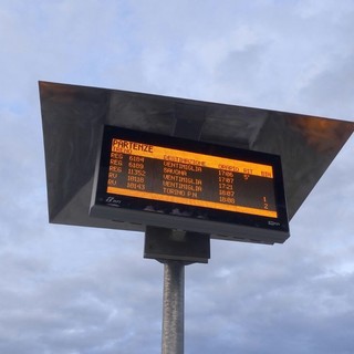 Pendolari nuovamente in rivolta a Diano: treno per Genova delle 16.35 'scomparso' dal tabellone senza annunci di ritardo