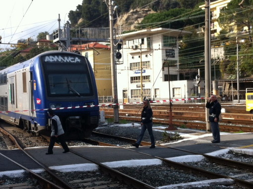Treno in panne tra Mentone e Ventimiglia: dopo l'Aurelia problemi anche sulla strada ferrata