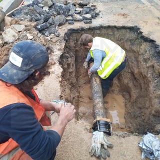 Sanremo: tubo esploso stamattina in corso Garibaldi, riparazione avvenuta e servizio ripristinato (Foto)