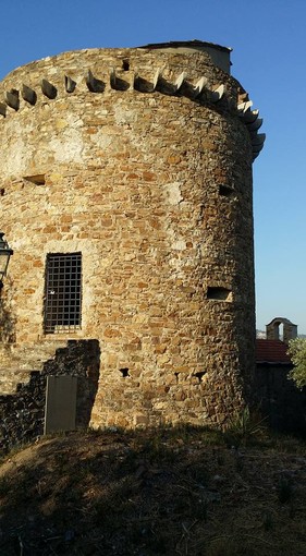 Vallecrosia, variazione di bilancio: oltre 300mila euro per la messa in sicurezza della torre saracena