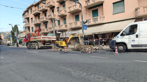 Sanremo: lavori nella zona della Foce e lunghe code per un semaforo, lamentele degli automobilisti (Foto)