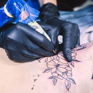 CNA Imperia forma i nuovi professionisti di tatuaggio e piercing: al via il corso igienico-sanitario a Sanremo