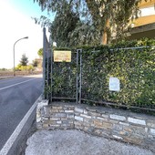 Sanremo: uscita pericolosa dal condominio Ippocampo in via Semeria, i residenti chiedono un intervento (Foto)