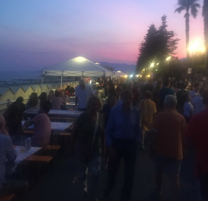 Bordighera: grande successo ieri sera per la 'prima' dell'edizione 2019 di 'Un mare di sapori' (Foto)