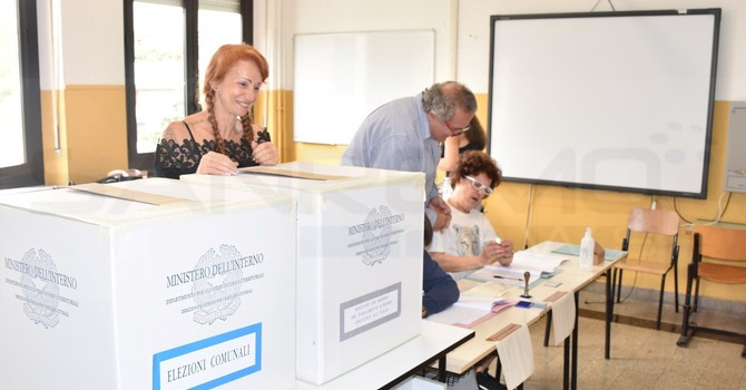 Sanremo: verso il ballottaggio, ancora nessuna decisione dei 'fellegariani' ma proseguono le riunioni