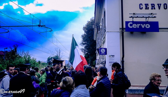 Cervo: grande festa alla stazione ferroviaria per il passaggio del treno storico, le foto di Marcello Nan (Video)