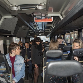 Proseguono le riprese del film 'Voglia di ricominciare': effettuate quelle sul bus della Riviera Trasporti