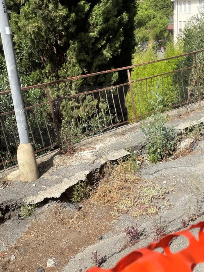 Sanremo: via Vallarino, una storia infinita. Da dieci anni la strada crolla e nessuno interviene (Foto)