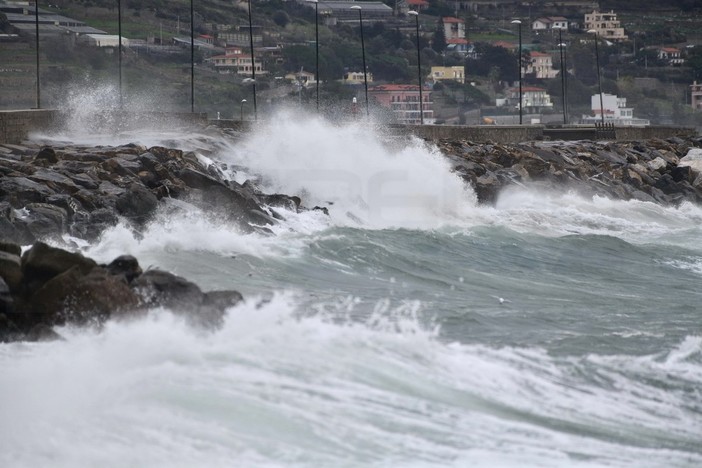 Maltempo sulla Liguria: per ora 10 mm di pioggia in alcune città della provincia e venti fino a 70 km/h