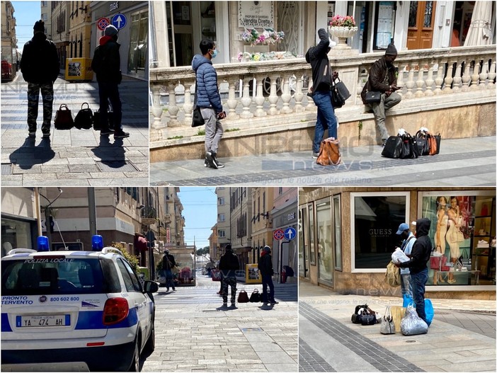 I venditori abusivi in via Matteotti, anche davanti alla Polizia Municipale