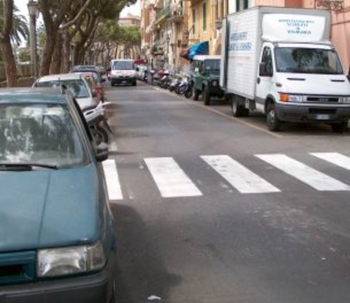 Sanremo: inversione del senso di marcia in via Nino Bixio durante l’isola pedonale